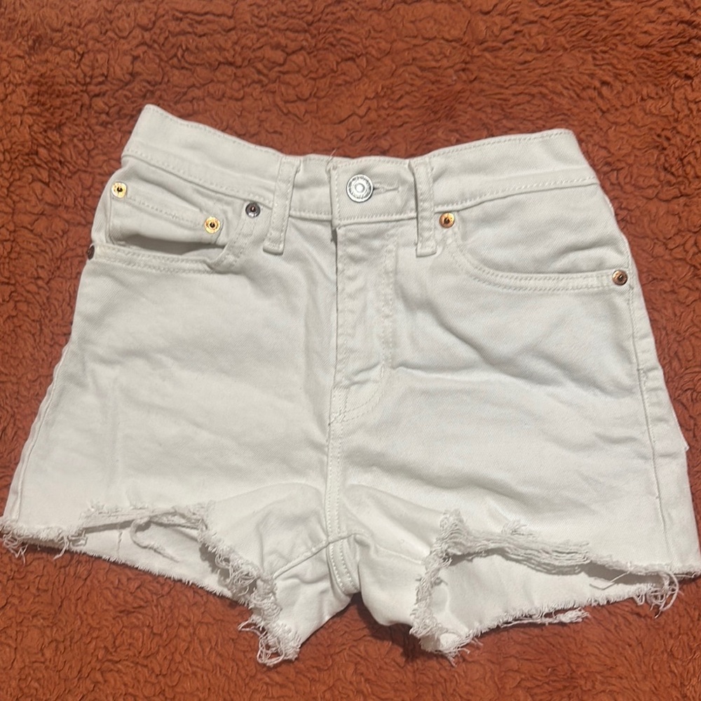 Levi’s High Rise White High-Waisted Denim Shorts size: 25